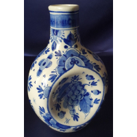 Delfts blauw kruikje, gemerkt en genummerd